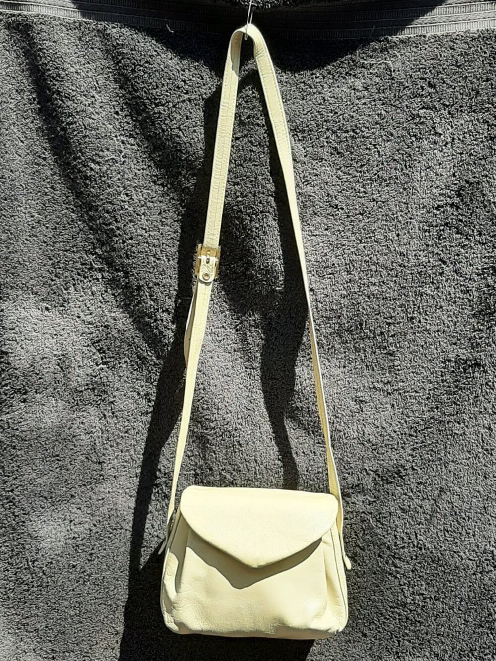 Vintage Cream Soft Vinyl Handbag Purse Made By  Durabuilt Canada 6"x5"x4"